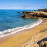 ...e naturalmente delle spiagge delle �due colonne", chiamate cos�...
